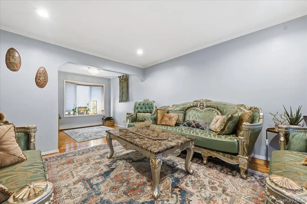 120 Bruce Terrace Mineola NY 11501