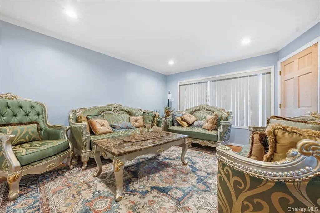 120 Bruce Terrace Mineola NY 11501