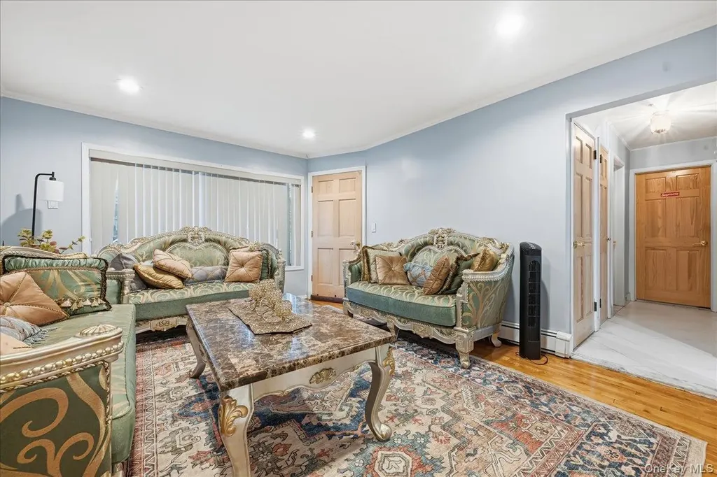 120 Bruce Terrace Mineola NY 11501
