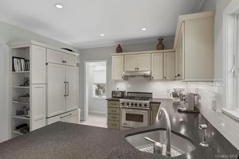 122 Harriman Road Mount Kisco NY 10549