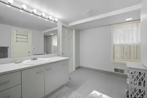 122 Harriman Road Mount Kisco NY 10549