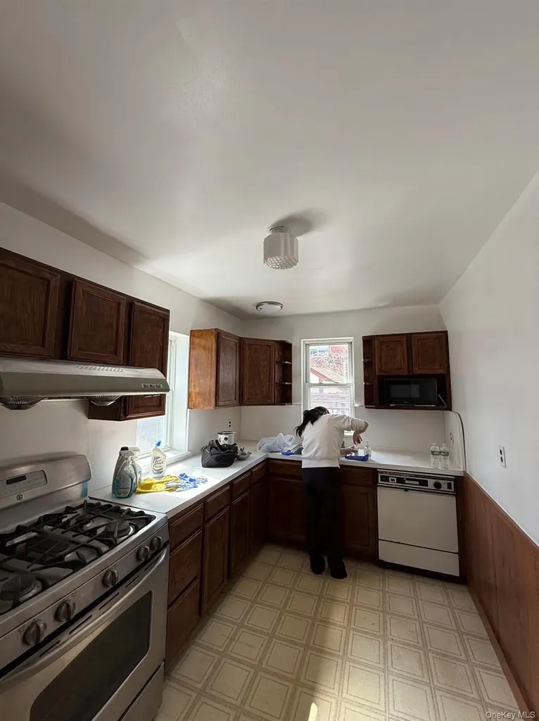 45-46 166th Street Flushing NY 11358