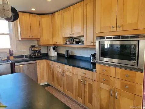 424 Centre Island Road Oyster Bay NY 11771