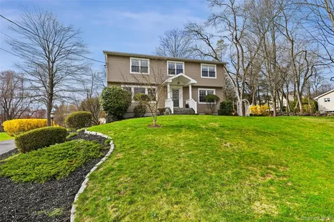 3594 Suncrest Avenue Yorktown Heights NY 10598