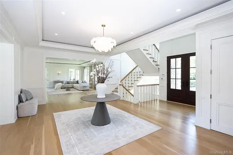 2 Pheasant Run Kings Point NY 11024
