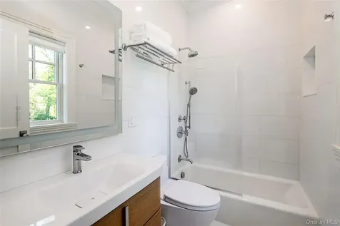 2 Pheasant Run Kings Point NY 11024