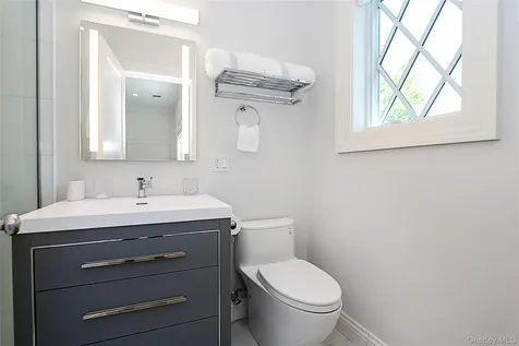 2 Pheasant Run Kings Point NY 11024