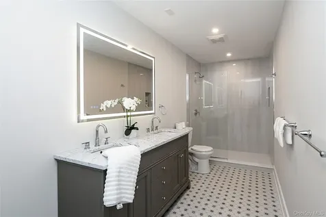 2 Pheasant Run Kings Point NY 11024