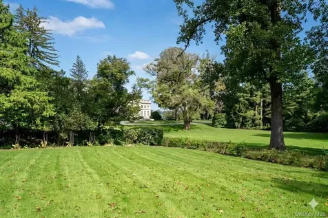 2 Pheasant Run Kings Point NY 11024