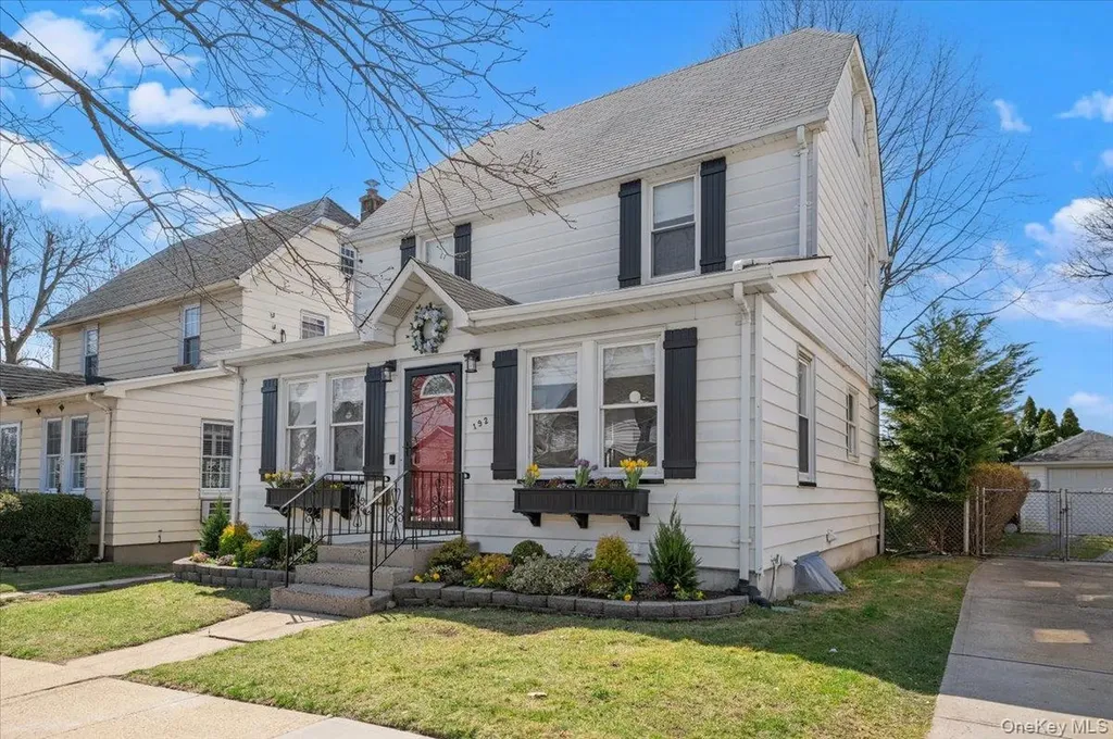 192 Broad Street Williston Park NY 11596