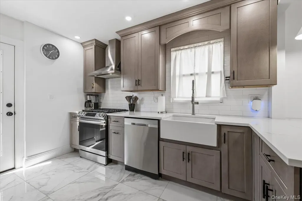 192 Broad Street Williston Park NY 11596