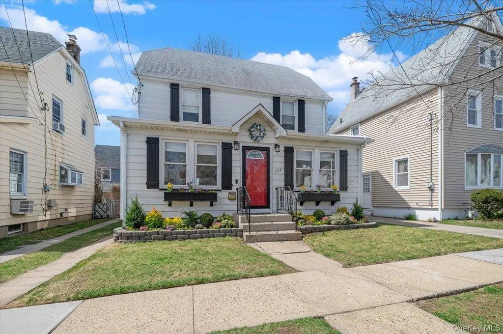 192 Broad Street Williston Park NY 11596