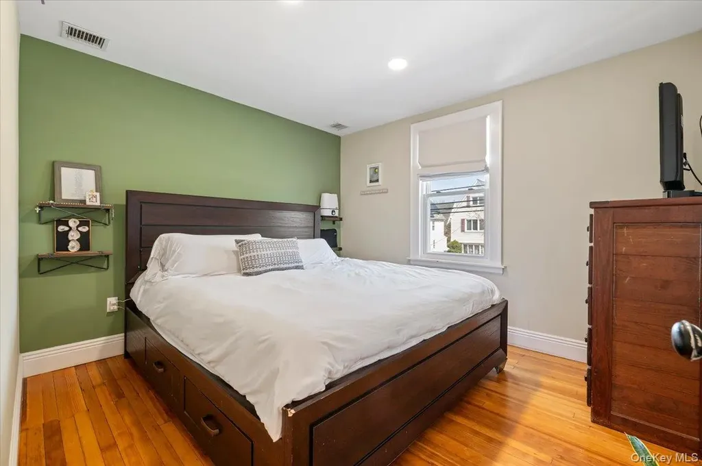 192 Broad Street Williston Park NY 11596