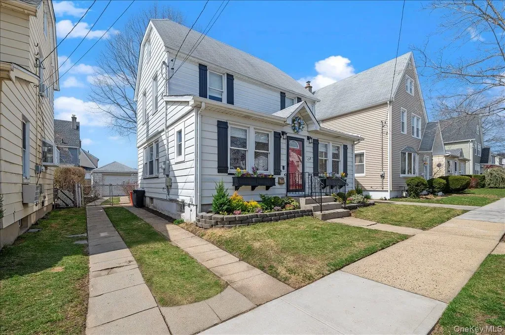 192 Broad Street Williston Park NY 11596