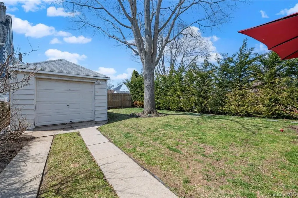 192 Broad Street Williston Park NY 11596