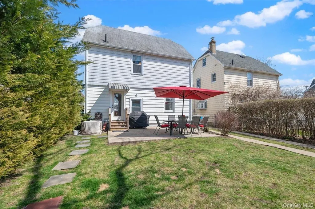 192 Broad Street Williston Park NY 11596