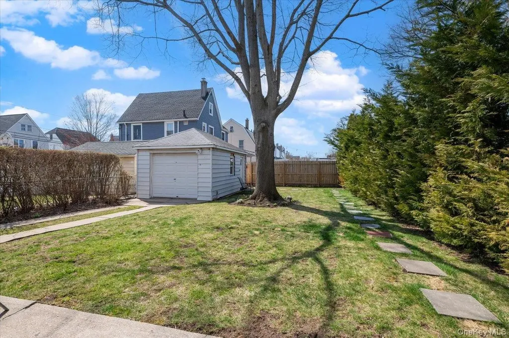 192 Broad Street Williston Park NY 11596