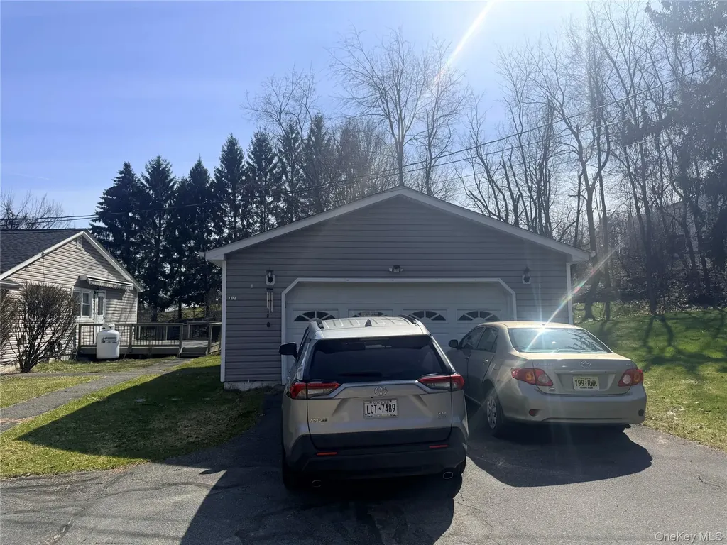 77 Upper Road Road Middletown NY 10940