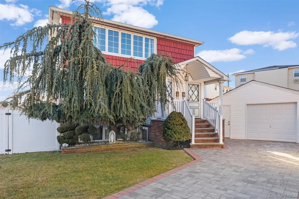 Howard Beach NY, 155-30 99TH Street