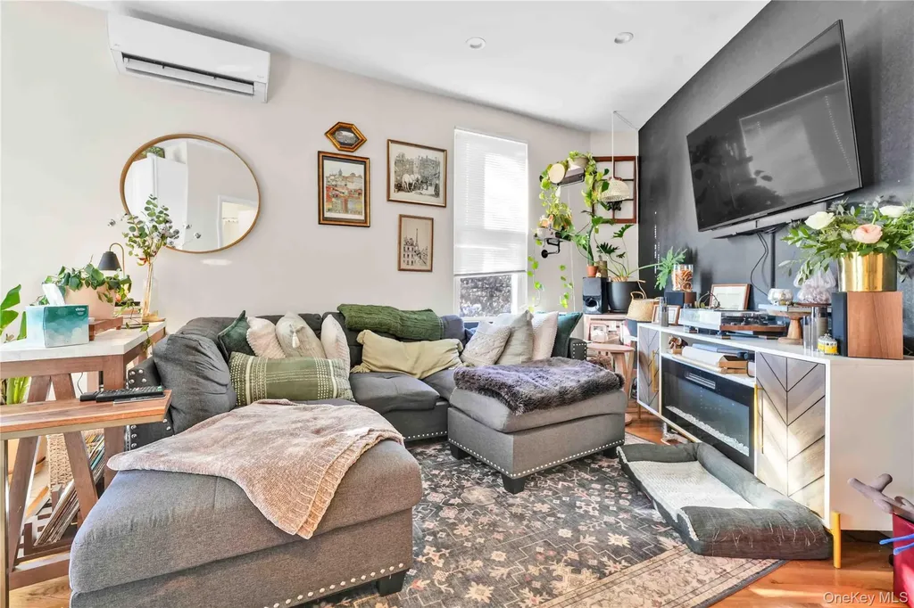 2255 48th Street Astoria NY 11105