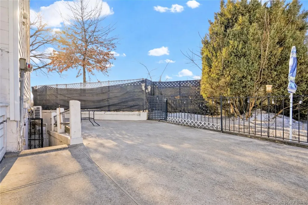 2255 48th Street Astoria NY 11105