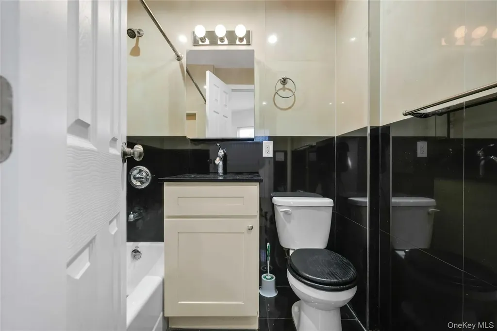 2255 48th Street Astoria NY 11105