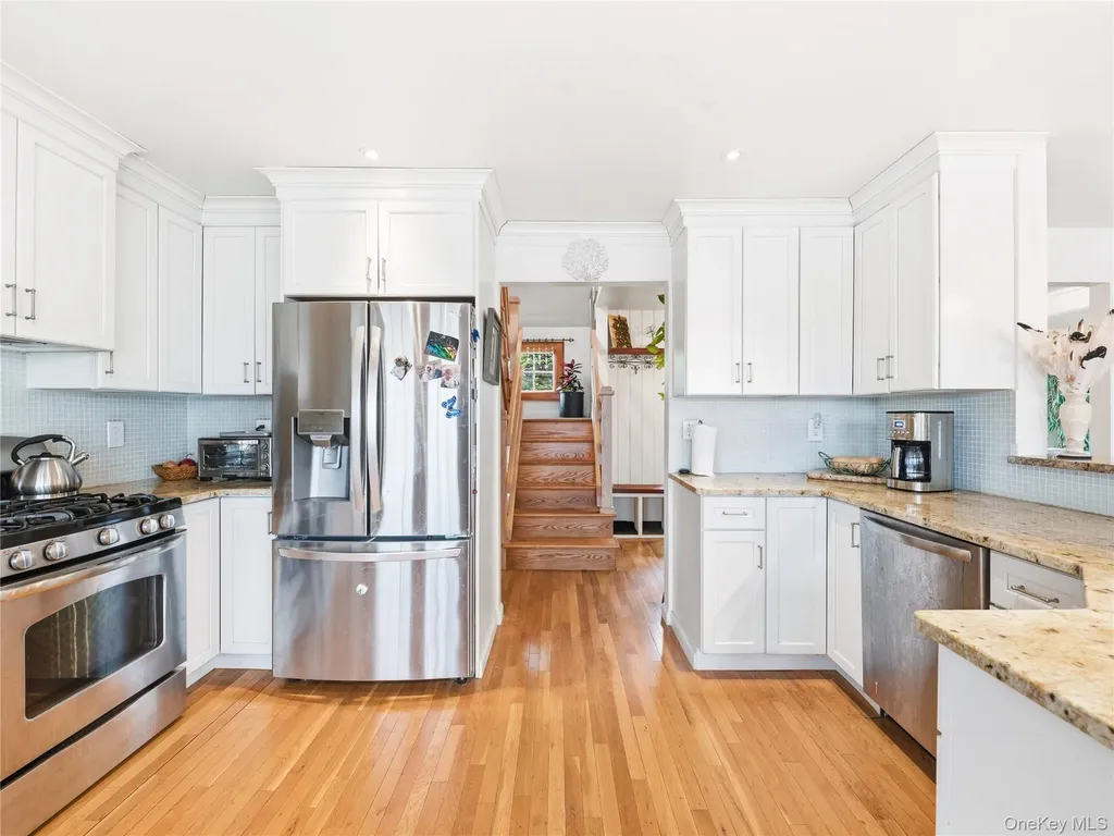175 Taft Crescent Centerport NY 11721