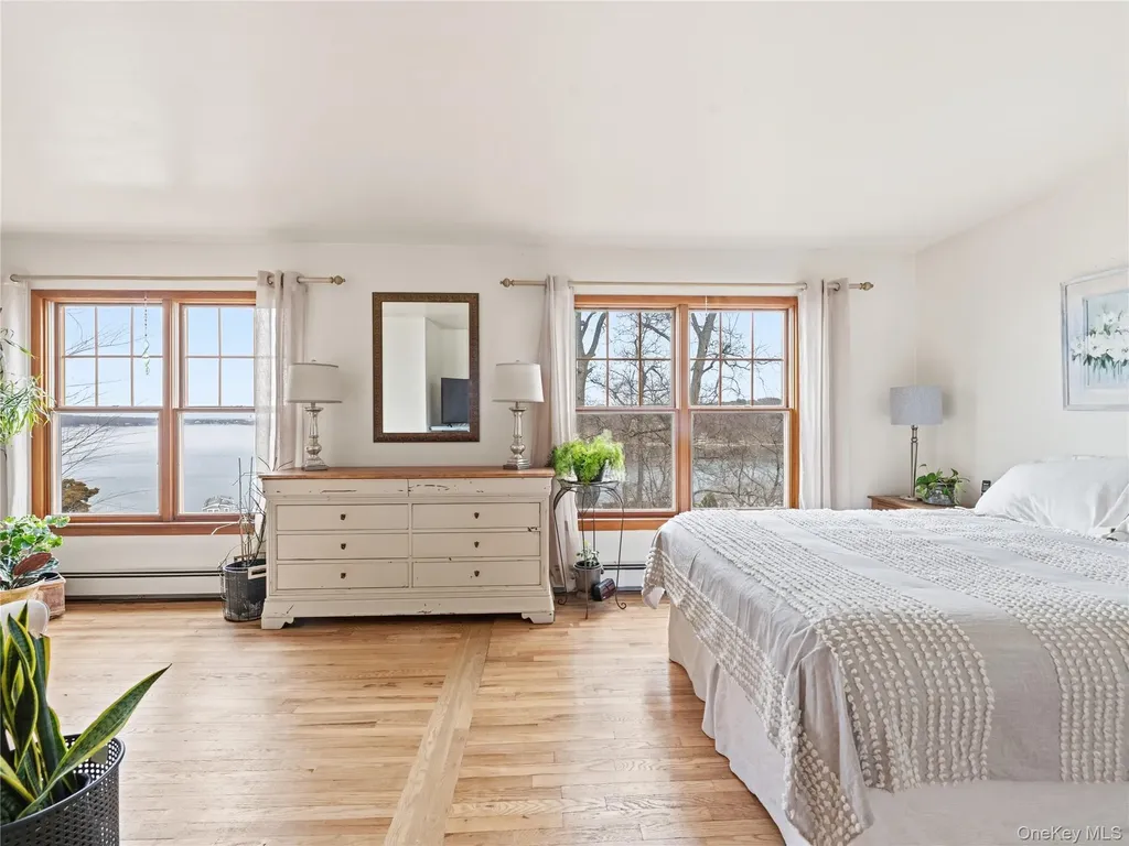 175 Taft Crescent Centerport NY 11721