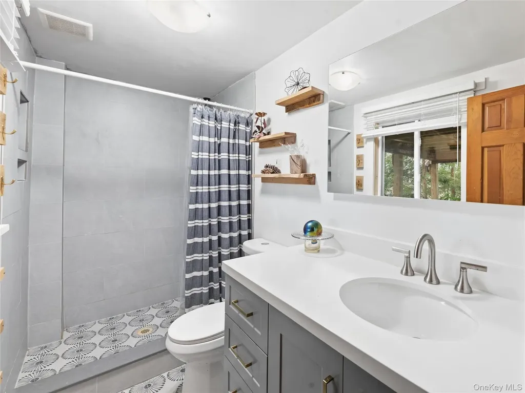 175 Taft Crescent Centerport NY 11721