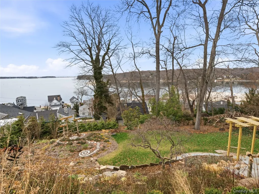 175 Taft Crescent Centerport NY 11721