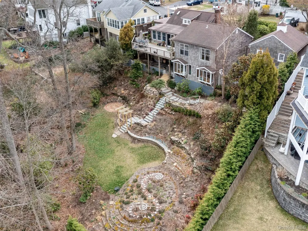 175 Taft Crescent Centerport NY 11721