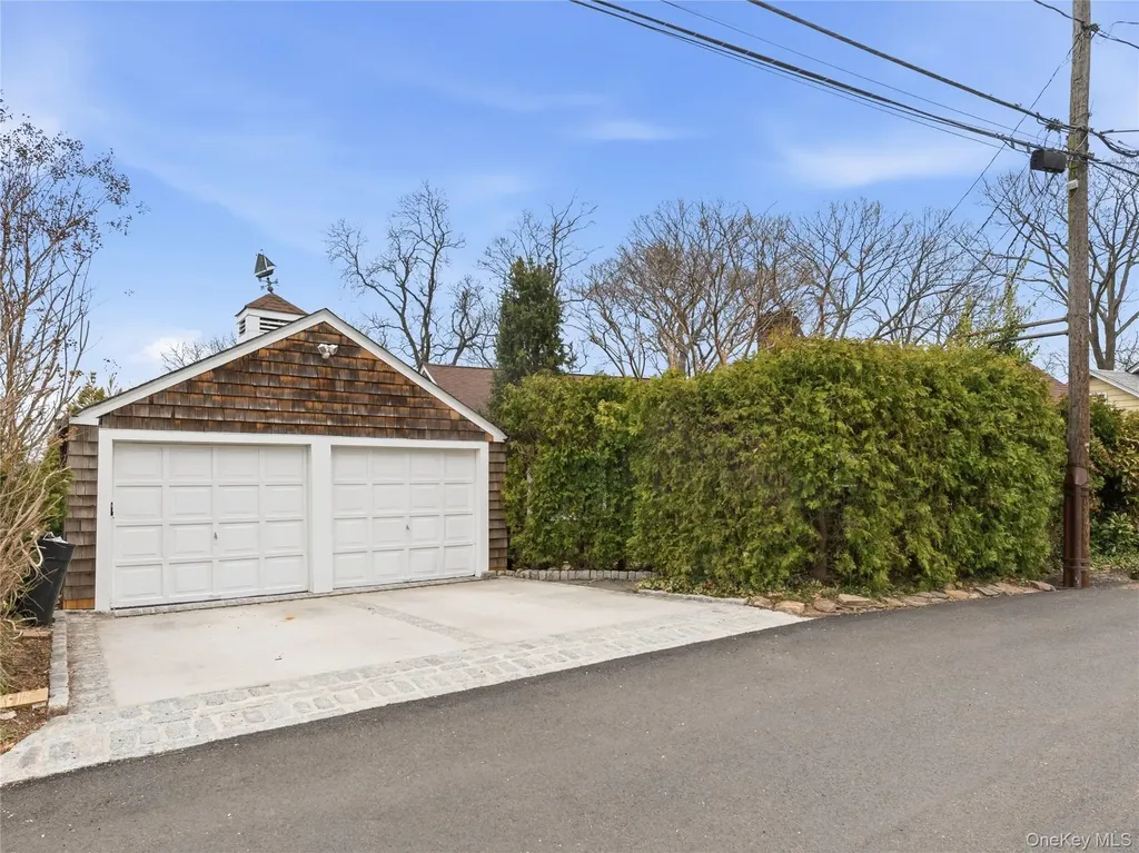 175 Taft Crescent Centerport NY 11721