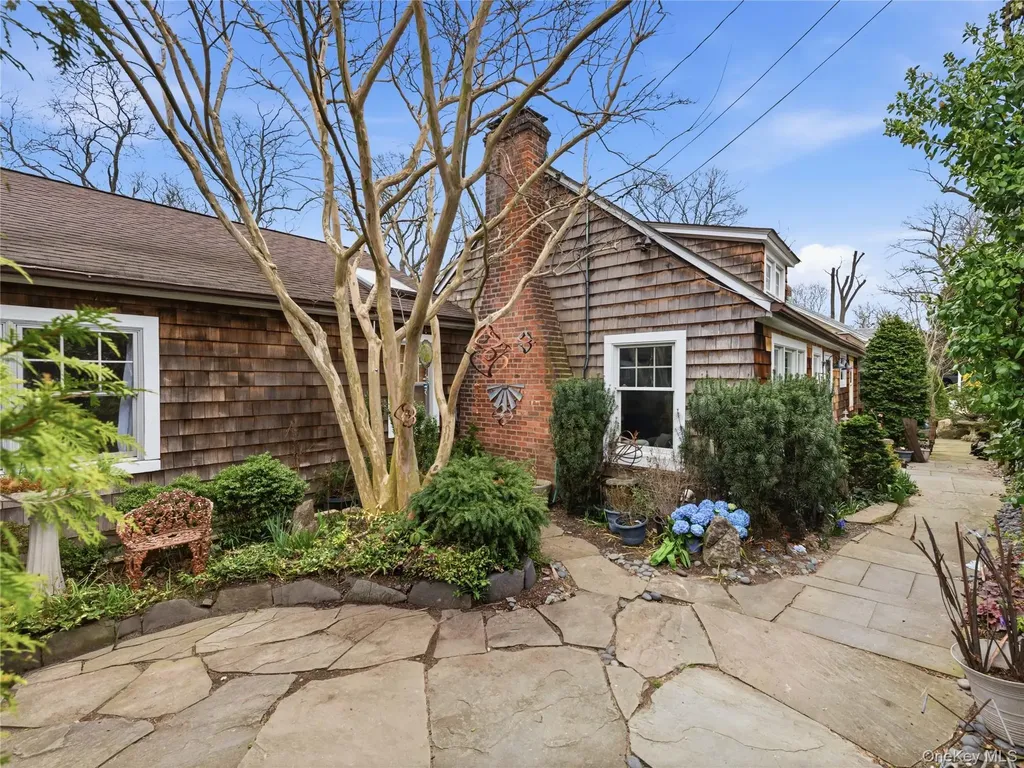 175 Taft Crescent Centerport NY 11721