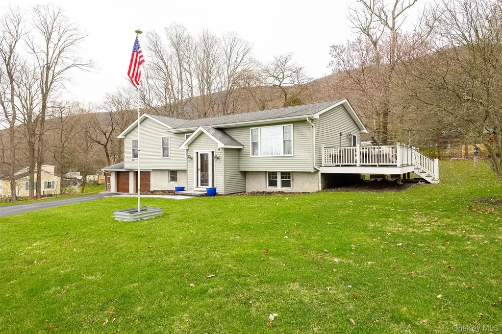 8 Willow Road Beacon NY 12508