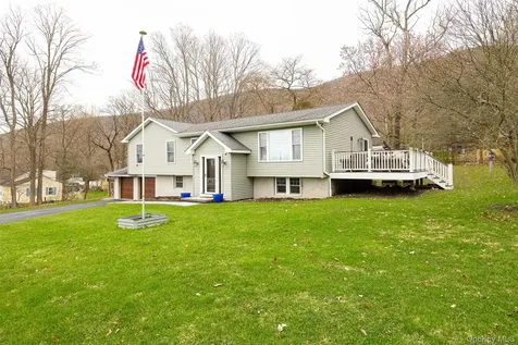 8 Willow Road Beacon NY 12508