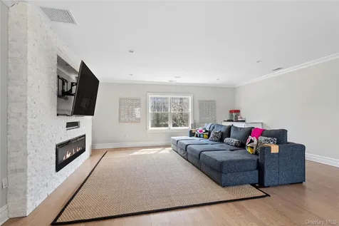 4 Ravenglass Drive Stamford CT 06903