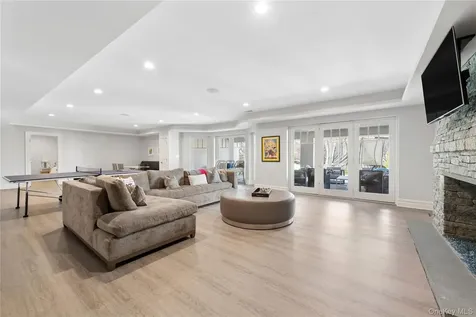 4 Ravenglass Drive Stamford CT 06903