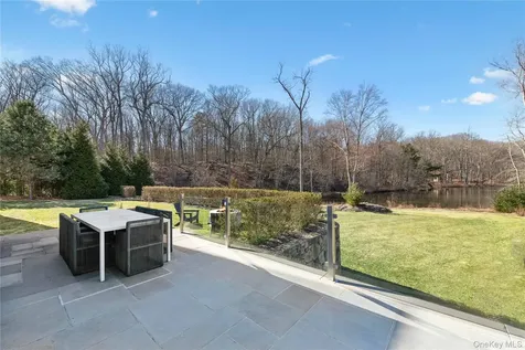 4 Ravenglass Drive Stamford CT 06903