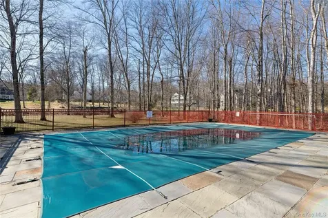 4 Ravenglass Drive Stamford CT 06903