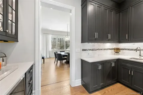 4 Ravenglass Drive Stamford CT 06903