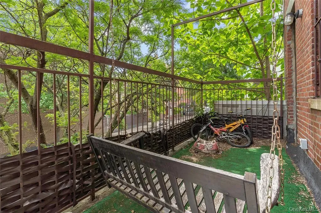 422 Bedford Avenue Brooklyn NY 11249
