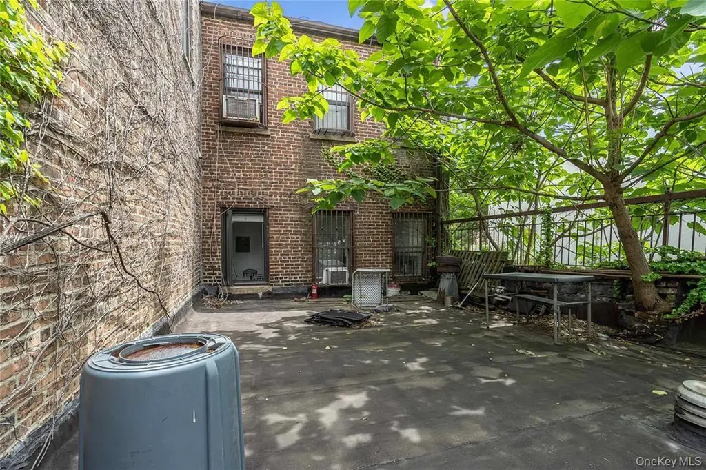 422 Bedford Avenue Brooklyn NY 11249