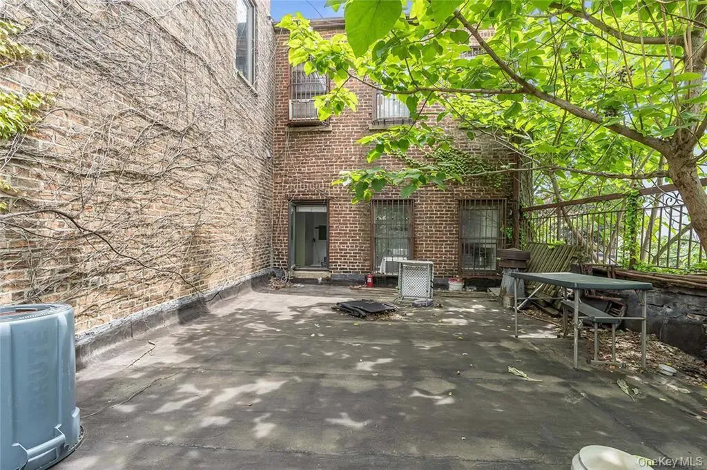 422 Bedford Avenue Brooklyn NY 11249