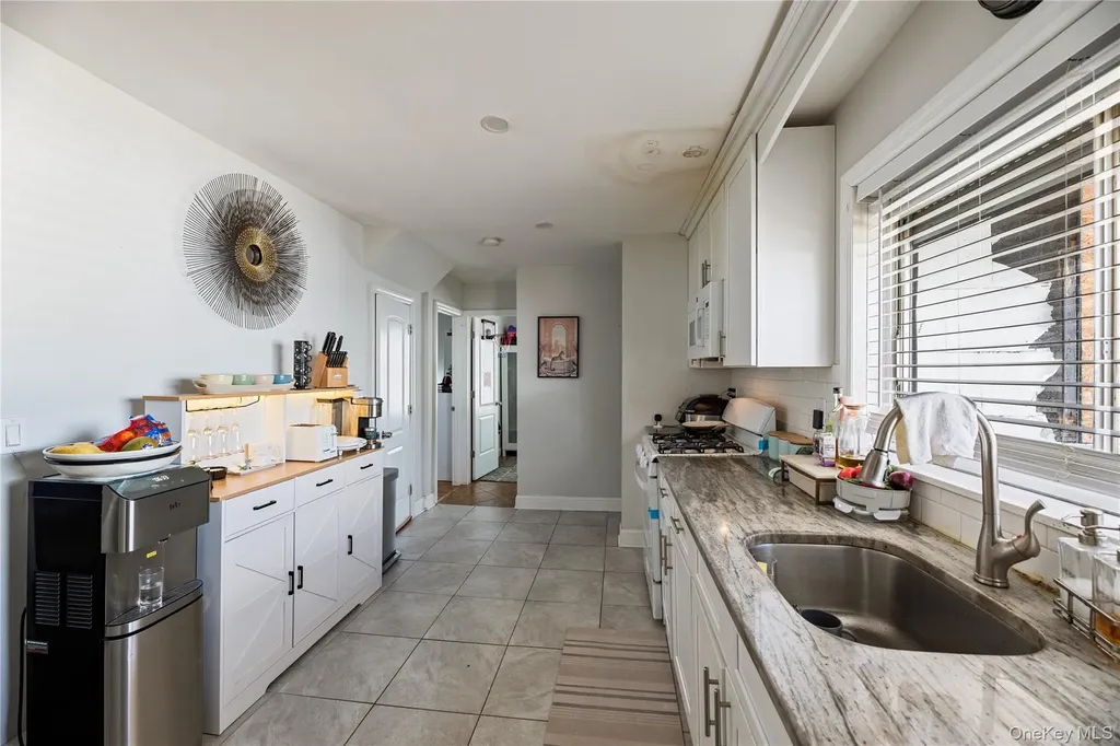 236 Maple Place Mineola NY 11501