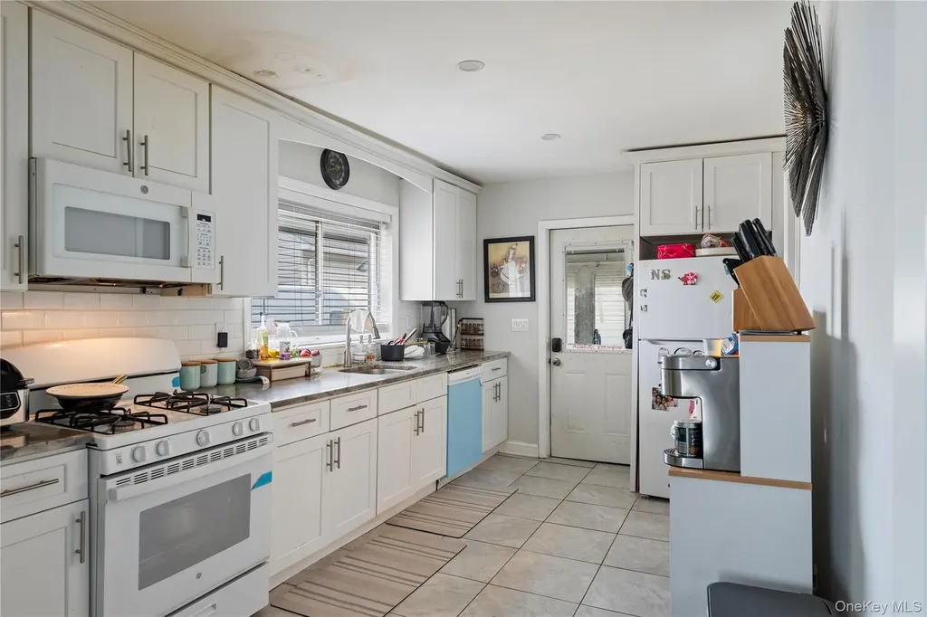 236 Maple Place Mineola NY 11501