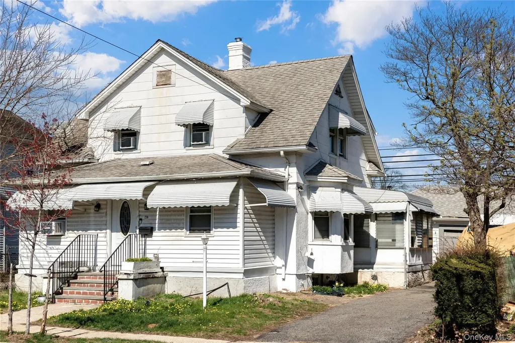 236 Maple Place Mineola NY 11501