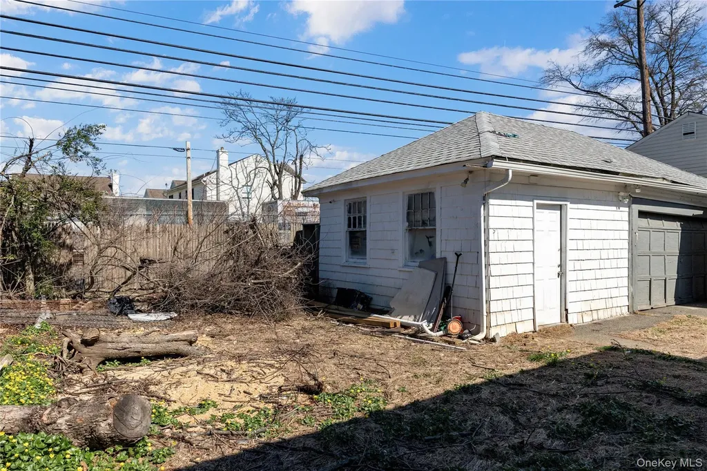 236 Maple Place Mineola NY 11501