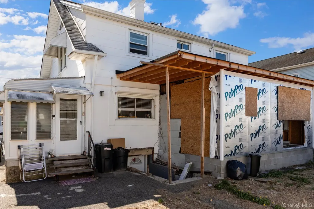 236 Maple Place Mineola NY 11501