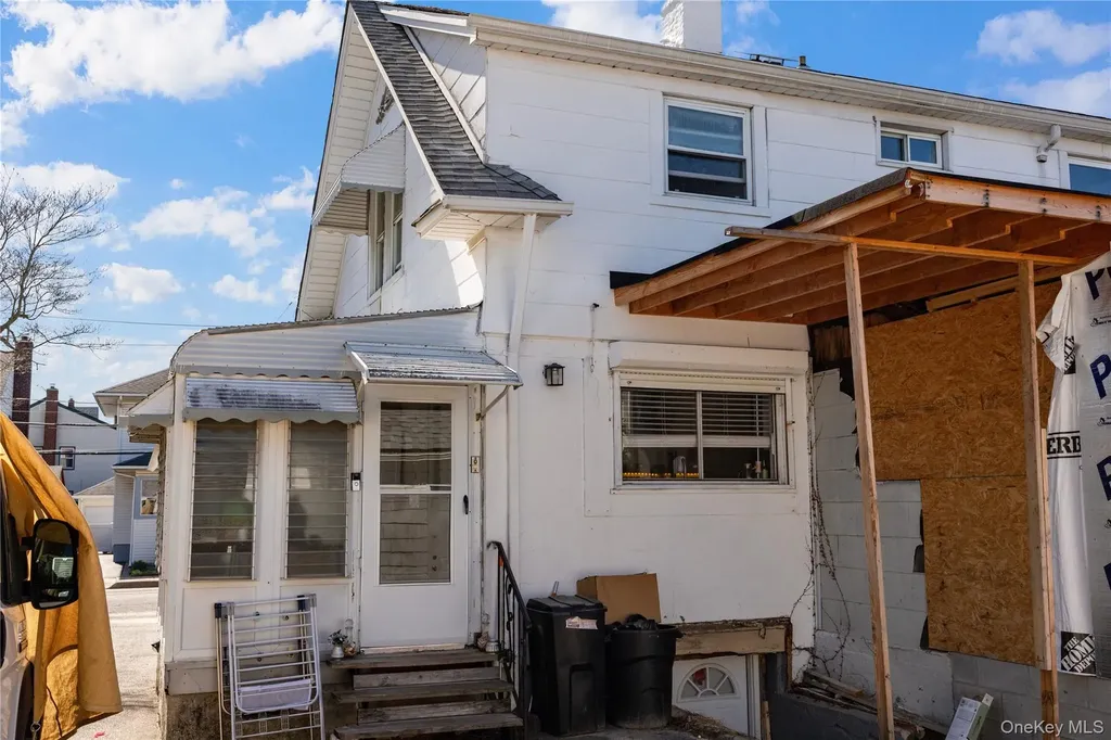 236 Maple Place Mineola NY 11501