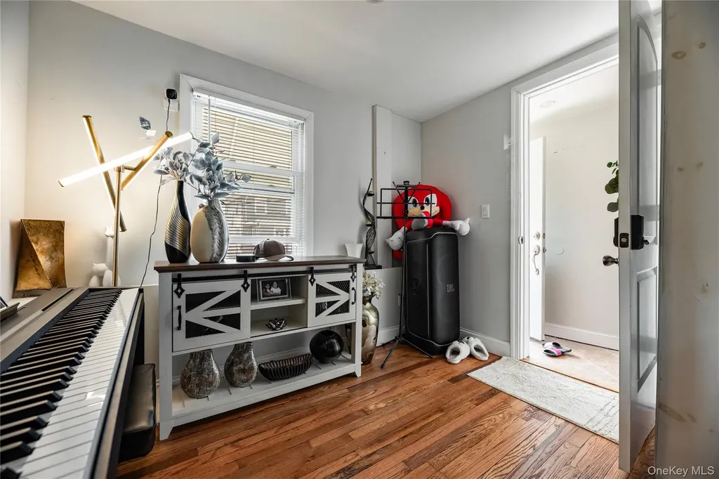 236 Maple Place Mineola NY 11501